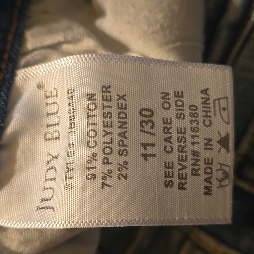 Judy Blue Boyfriend Fit Jeans - Picture 6 of 7